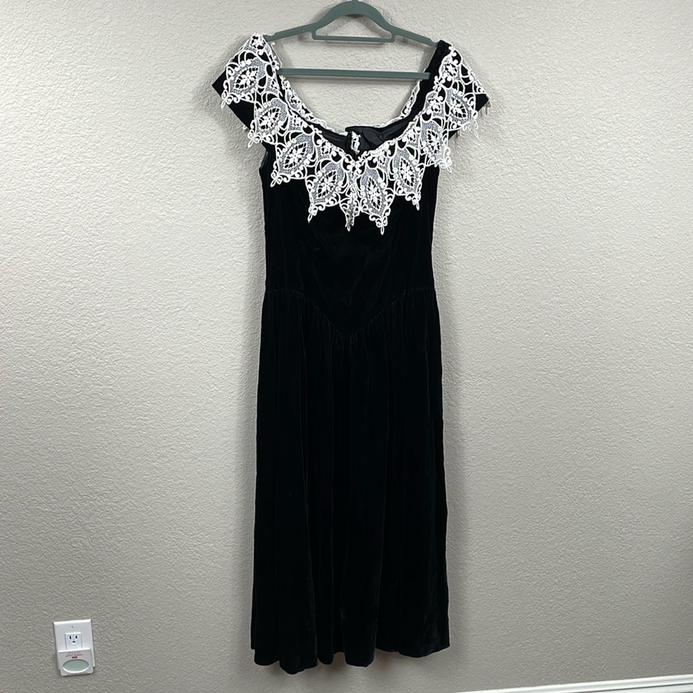 Vintage Velvet V Waist Midi Dress Lace Collar Off the Shoulder Black